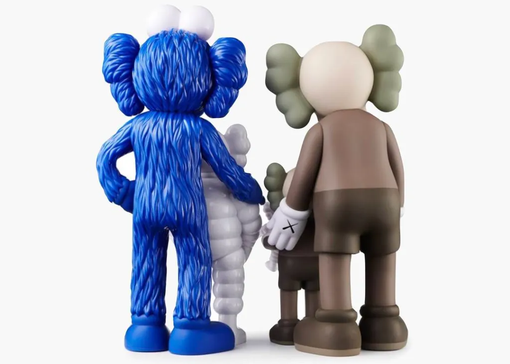 KAWS_FAMILY_Figures_BrownBlueWhite.002-thumbnail-1080x1080-70.webp